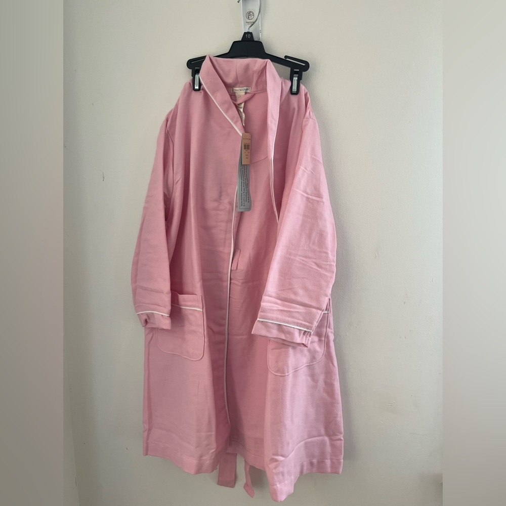 Pottery barn kids 
Robe 
Size large kids
Pink